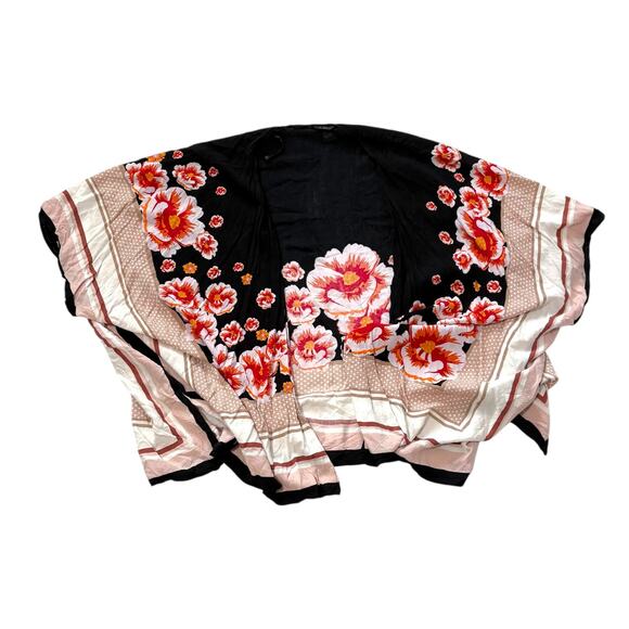 Steve Madden Kimono Wrap - Beautiful Black/White w/ Vibrant Red/Orange Flowers - Picture 10 of 10